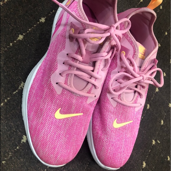 Nike sport shoes women (new condition ) - Picture 2 of 3